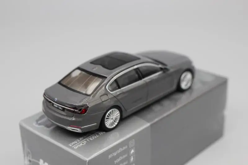 Mini GT 1/64 Diecast modelo de coche de 2015 BMW Gris G12 750Li xDriver modelo de Simulación de coches